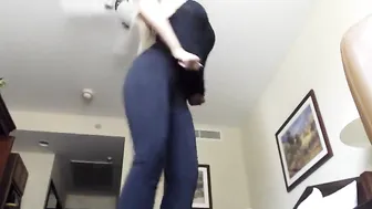 Katy_Ann_XO busty brunette caresses shaved vagina