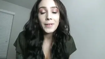 noelleeastonxxx slim bitch jerks off with sex toys