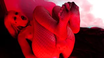 nhaerys busty slut fucking vagina with phallus