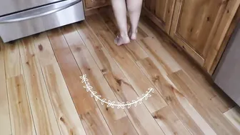 reyareign undresses and shows puffy bread