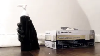 pira pira in a new apartment shows a striptease