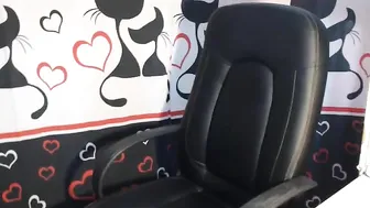 vikki_winner fucks herself in red dildo