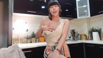 sophietherapy luscious whore rubs boobs with oil