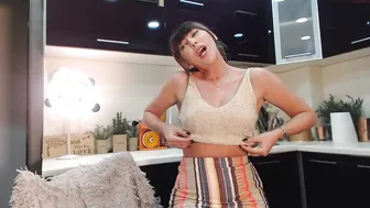 sophietherapy luscious whore rubs boobs with oil