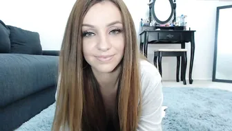 rebbecasnowshoe loves to cum on camera