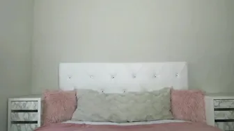 noelleeastonxxx hot lady passionately pulls pussy