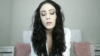 noelleeastonxxx hot lady passionately pulls pussy