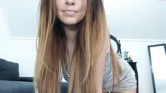 rebbecasnowshoe cute chick jerking her pussy with a phallus