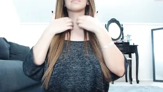 rebbecasnowshoe gorgeous babe fucks her shaved pussy