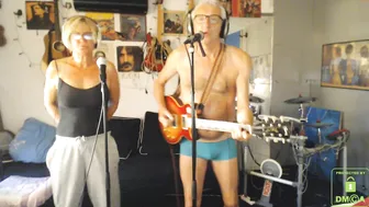 win2win mature mare fingering vagina