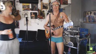 win2win mature mare fingering vagina