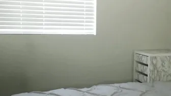 noelleeastonxxx mature bitch fucks both slots hard