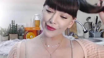 sophietherapy busty slut fucks pussy in the shower