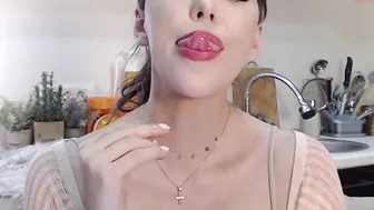 sophietherapy busty slut fucks pussy in the shower