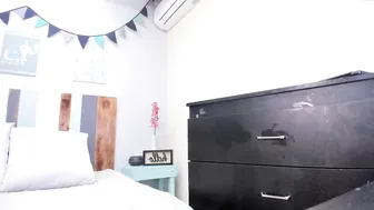 nicky_huge_butt crazy chick fondles her cunt by hand