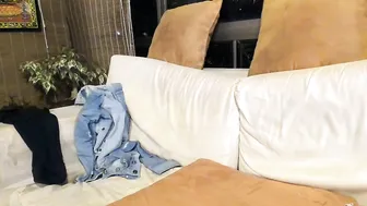 biengrossa beautiful chick jerks off her cunt