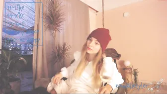 kendalltyler beauty fucks herself in front of the webcam