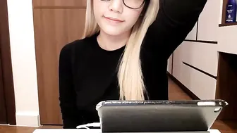 yeu_asian cute blonde in free chat