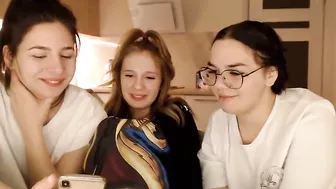 foreverise crazy woman fucks pussy with phallus