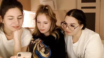 foreverise crazy woman fucks pussy with phallus