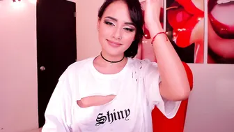 nina_mon nice lady massages vagina