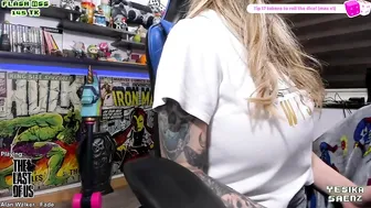 yesikasaenz thick slut caresses tits