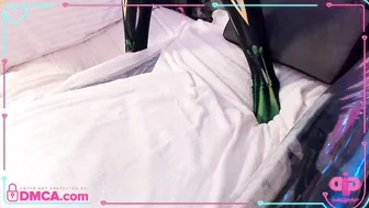 daddyslittlegirl01 without stopping caressing pussy