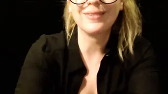 nikkiquin young bitch masturbates pussy