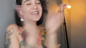 sugar_troubl3 whore chick sucks penis gentleman