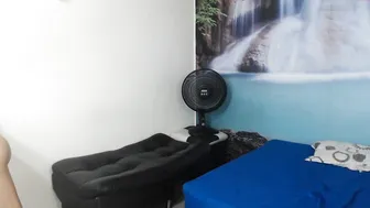 _roxana adult bitch gently caresses vagina