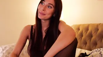 anna_sabotage took off her dress