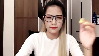 yeu_asian wonderful woman jerking pussy phallus