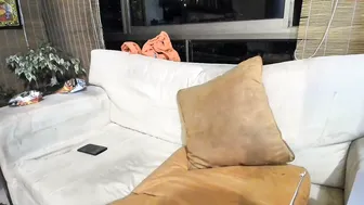 biengrossa loud female squeals from a great handjob