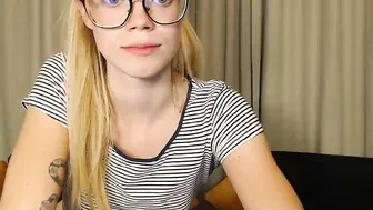 nikkiquin graceful bitch masturbates pussy