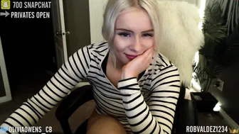 oliviaowens spectacular skin cleaves the vagina with a large dildo