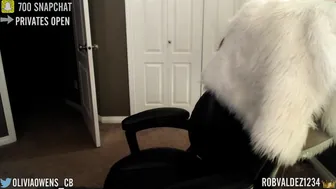 oliviaowens spectacular skin cleaves the vagina with a large dildo