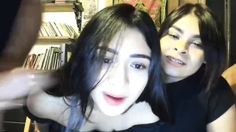 biengrossa whore babe masturbates pussy