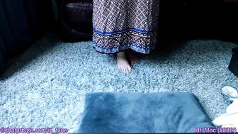 in_tune gorgeous model seduces with big tits