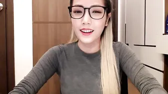 yeu_asian Blonde hottie