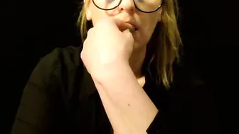 nikkiquin blonde slut caresses sex lips