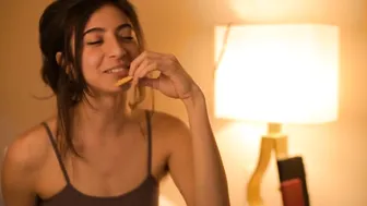 lizmreow wonderful woman shows big tits