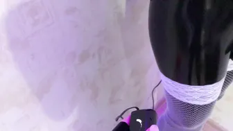 onlyfans elvyshine @elvyshinelatex Busty brunette