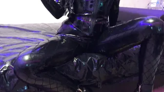 onlyfans elvyshine @elvyshinelatex babe undressed and started jerking off