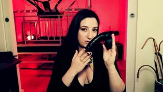 onlyfans mistress evilyne sweet and attractive babe masturbates