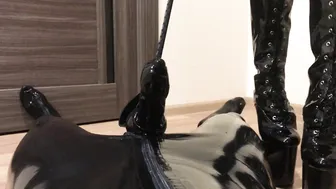 onlyfans elvyshine @elvyshinelatex naughty courtesan fucks with phallus