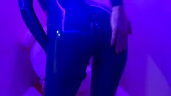 onlyfans elvyshine @elvyshinelatex Charming lesbo