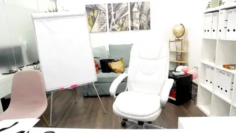 babesgowild mature hottie caresses shaved cunt