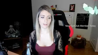 kimilee22 passionately jerking off her wet cunt