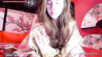 jillikins skin masturbates pussy