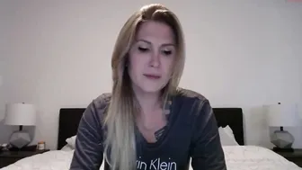 dannidaniels mature bitch spreads her sexy legs